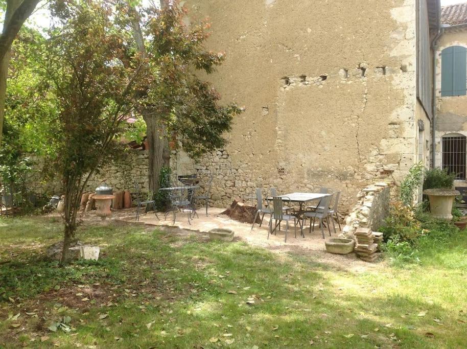 Ancien Presbytere Au Coeur Du Village Mauvezin (Gers)